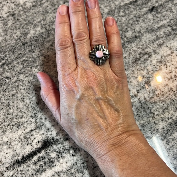 Navajo Pink Conch Zia Ring - Picture 1 of 2